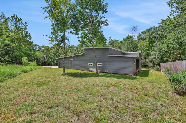 70 N Royale Greens Drive, Coldspring, TX 77331