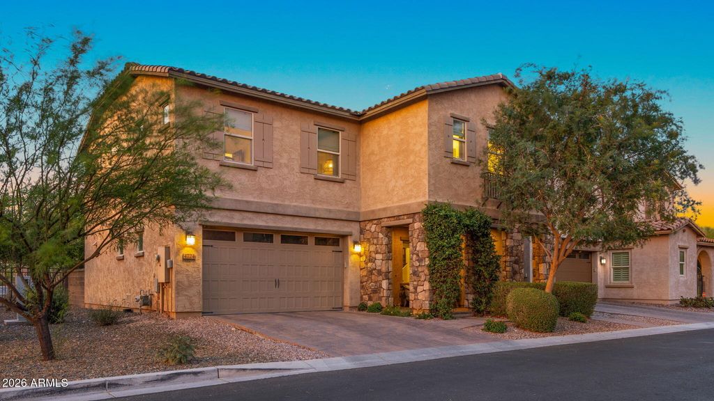 Image 1 of property listing at 4724 E PARKSIDE Lane, Phoenix, AZ 85050