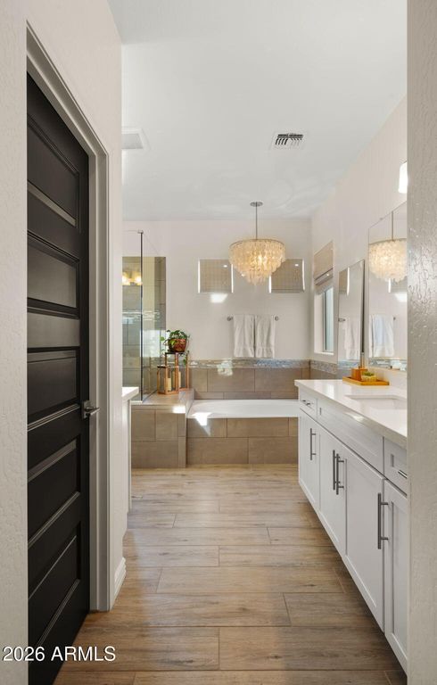 Image 10 of property listing at 4724 E PARKSIDE Lane, Phoenix, AZ 85050