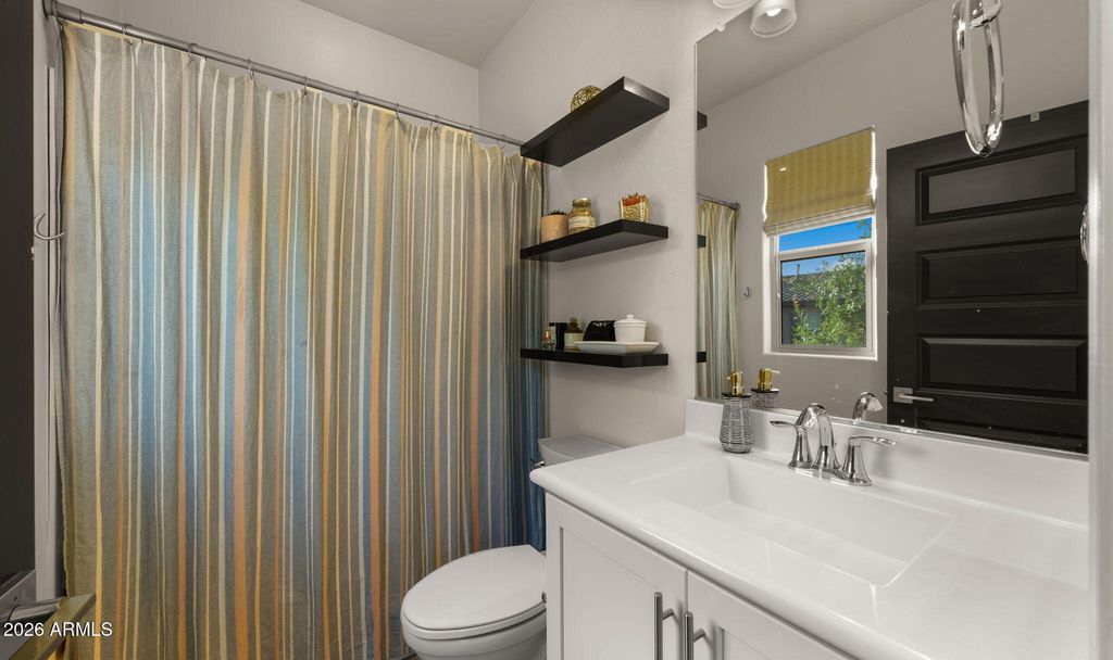 Image 17 of property listing at 4724 E PARKSIDE Lane, Phoenix, AZ 85050