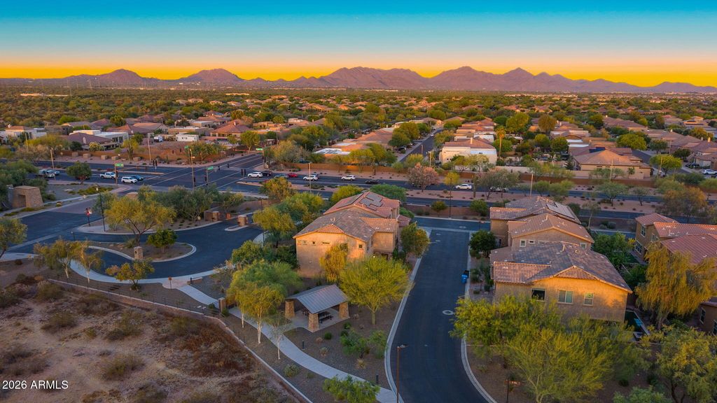 Image 24 of property listing at 4724 E PARKSIDE Lane, Phoenix, AZ 85050