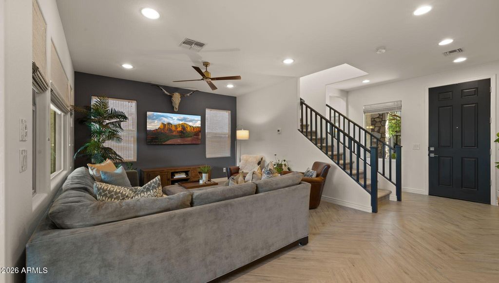 Image 4 of property listing at 4724 E PARKSIDE Lane, Phoenix, AZ 85050