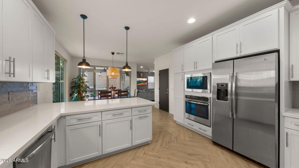 Image 7 of property listing at 4724 E PARKSIDE Lane, Phoenix, AZ 85050
