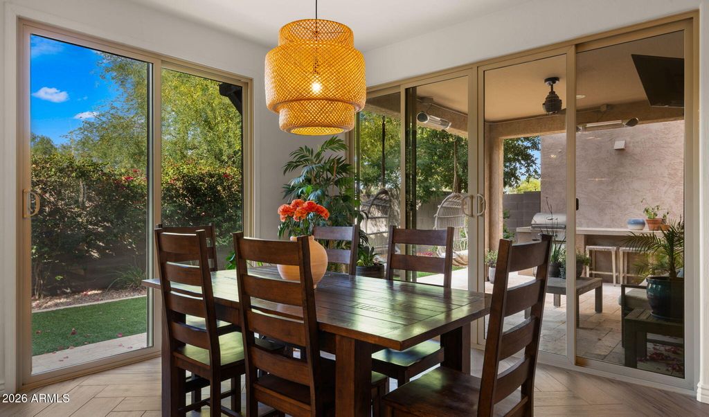 Image 8 of property listing at 4724 E PARKSIDE Lane, Phoenix, AZ 85050