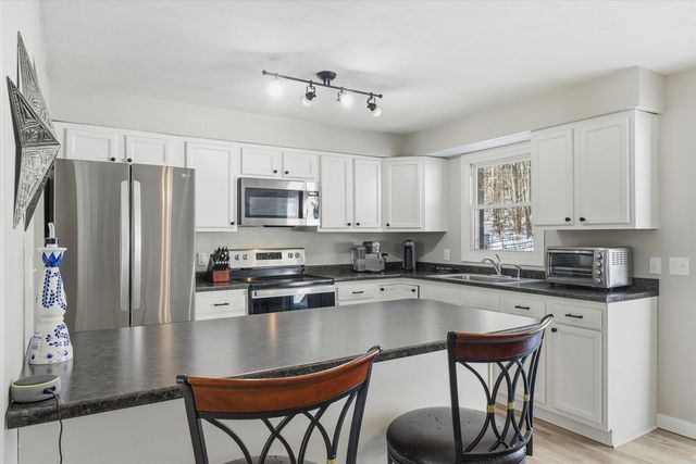 5 Richard Court, Raymond, NH 03077