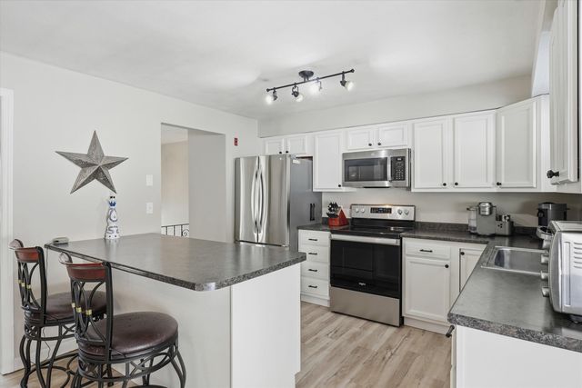 5 Richard Court, Raymond, NH 03077