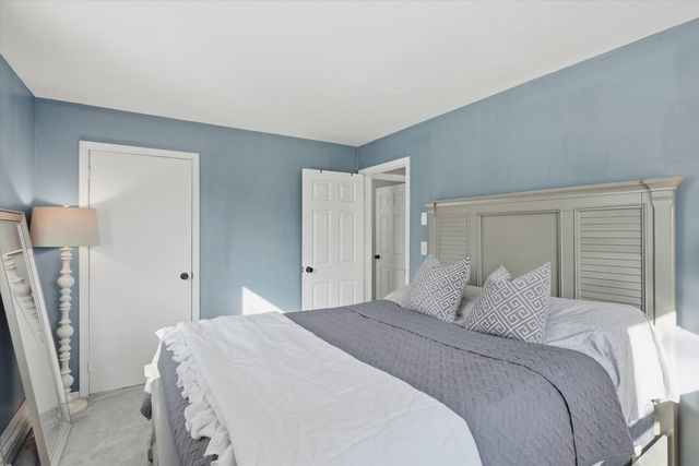 5 Richard Court, Raymond, NH 03077