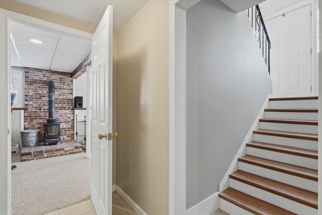 5 Richard Court, Raymond, NH 03077