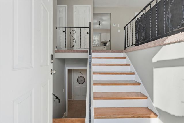 5 Richard Court, Raymond, NH 03077