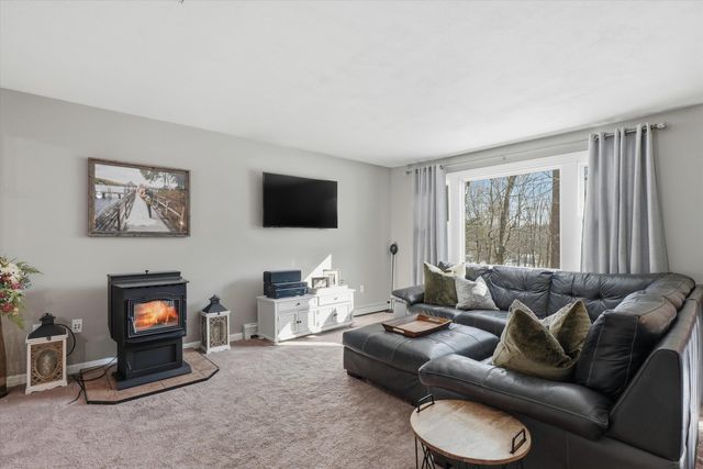 5 Richard Court, Raymond, NH 03077