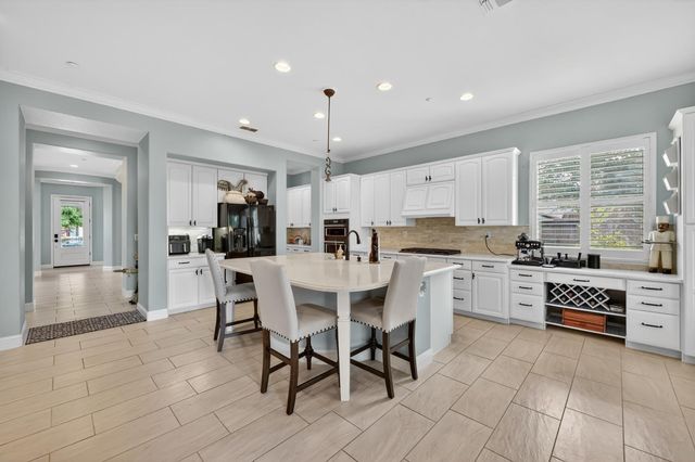 100 Cresta Ct, Lincoln, CA 95648