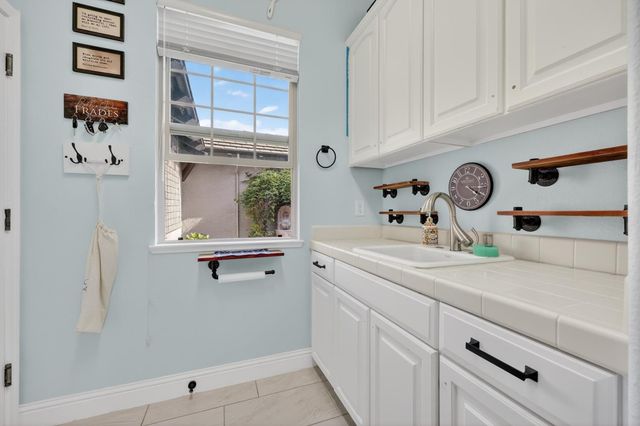 100 Cresta Ct, Lincoln, CA 95648