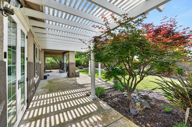 100 Cresta Ct, Lincoln, CA 95648