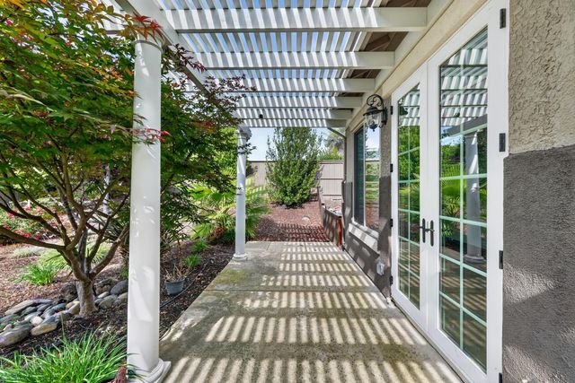 100 Cresta Ct, Lincoln, CA 95648