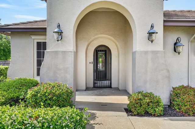 100 Cresta Ct, Lincoln, CA 95648