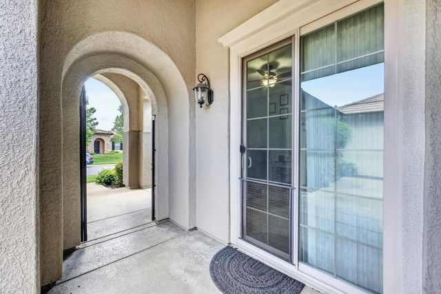 100 Cresta Ct, Lincoln, CA 95648