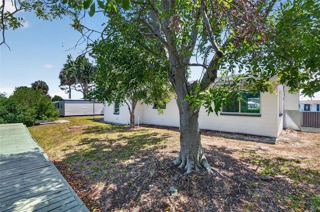106 W NORTH BRANCH ROAD, Ruskin, FL 33570
