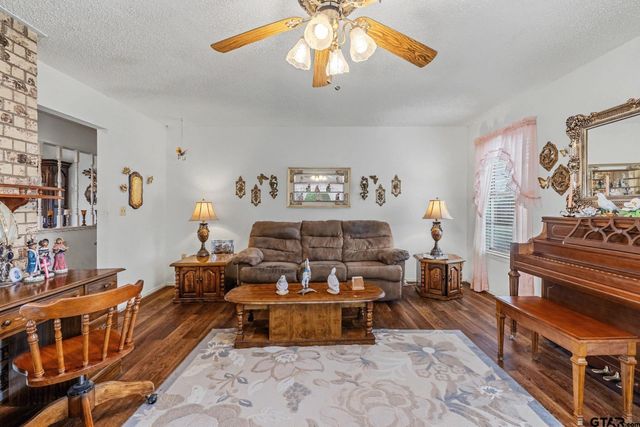 350 PR 6937, Alba, TX 75410