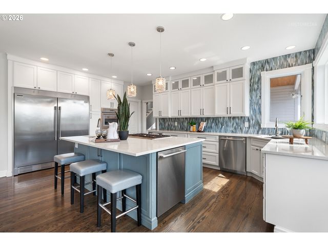 1925 CHILDS Rd, Lake Oswego, OR 97034