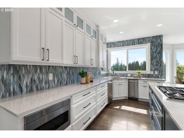 1925 CHILDS Rd, Lake Oswego, OR 97034