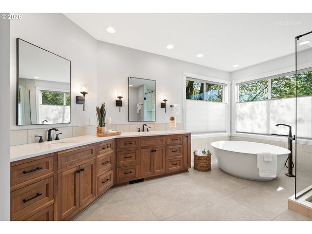 1925 CHILDS Rd, Lake Oswego, OR 97034