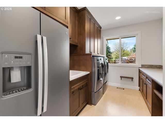 1925 CHILDS Rd, Lake Oswego, OR 97034