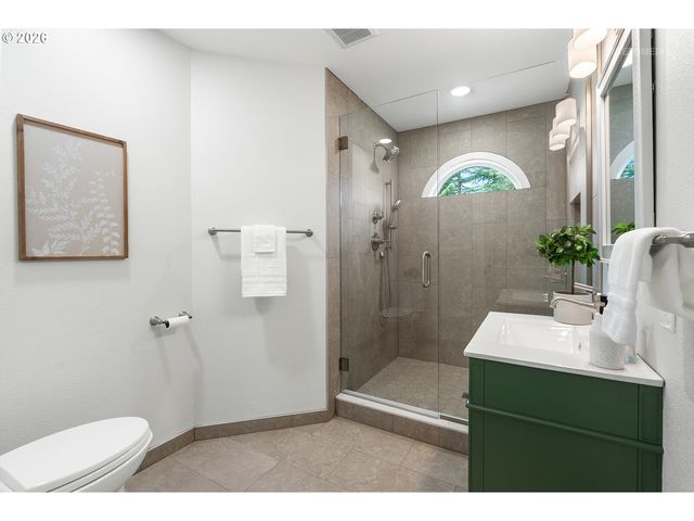 1925 CHILDS Rd, Lake Oswego, OR 97034