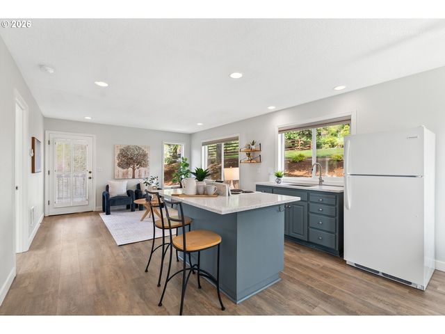 1925 CHILDS Rd, Lake Oswego, OR 97034
