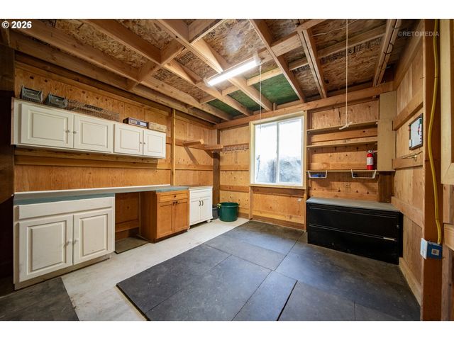 1925 CHILDS Rd, Lake Oswego, OR 97034