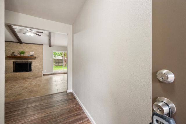 2512 Colleen Drive, Arlington, TX 76016