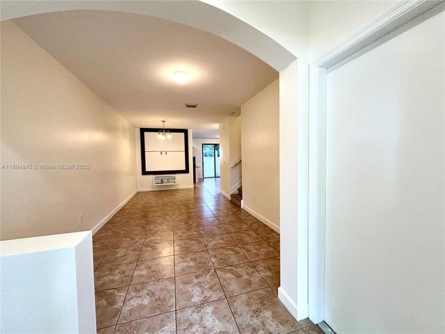 404 NE 194th Ter, Miami, FL 33179