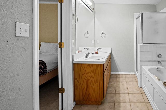 1519 Hayloft Lane, Granbury, TX 76048