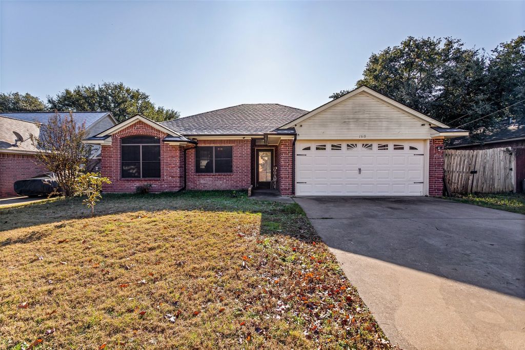 1519 Hayloft Lane, Granbury, TX 76048