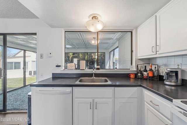 21 Celtis Plz 21B, Monroe, NJ 08831