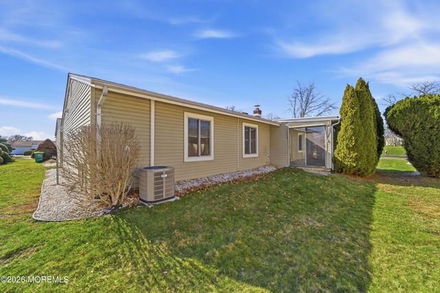 21 Celtis Plz 21B, Monroe, NJ 08831