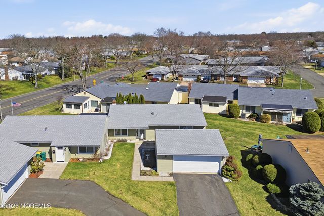 21 Celtis Plz 21B, Monroe, NJ 08831