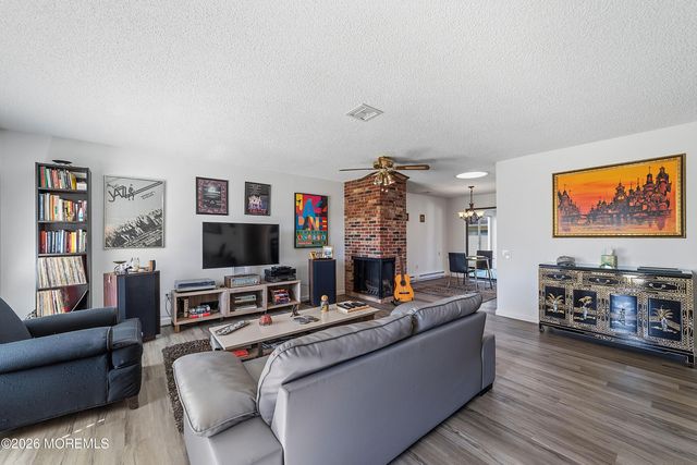 21 Celtis Plz 21B, Monroe, NJ 08831