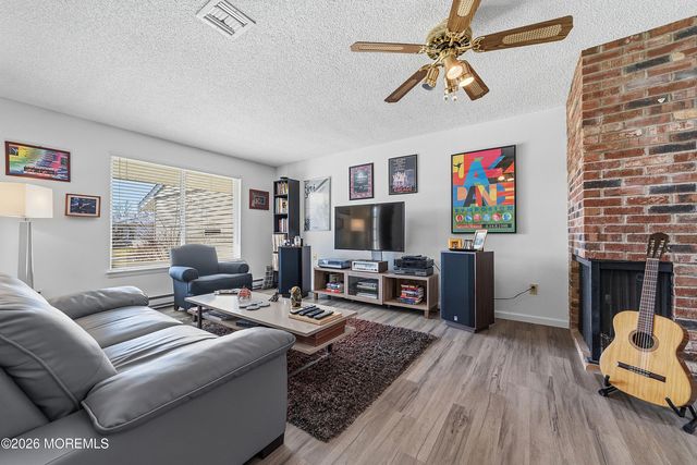 21 Celtis Plz 21B, Monroe, NJ 08831