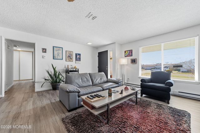 21 Celtis Plz 21B, Monroe, NJ 08831