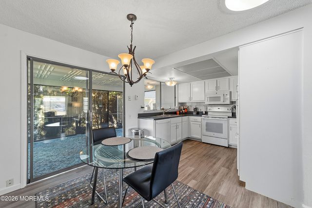 21 Celtis Plz 21B, Monroe, NJ 08831