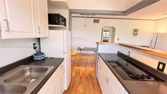 8600 Byron Avenue 86008, Miami Beach, FL 33141