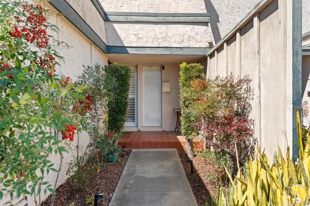 6960 Caminito Curva, San Diego, CA 92119