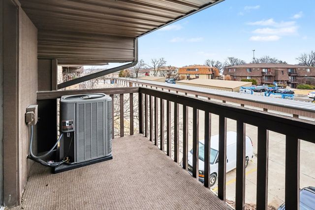 1484 N Rock Run Drive 3c, Crest Hill, IL 60403