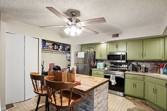 1484 N Rock Run Drive 3c, Crest Hill, IL 60403