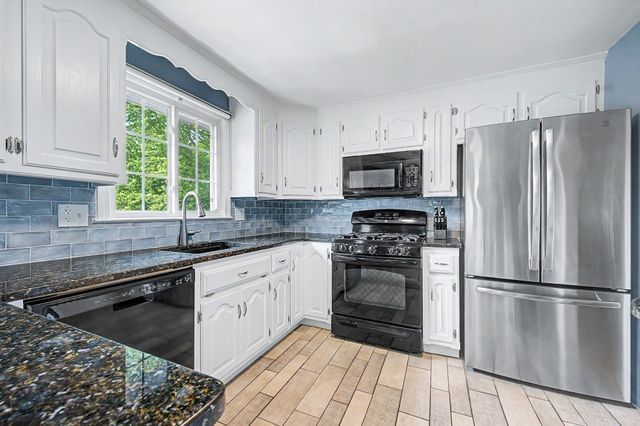 592 Pond St, Franklin, MA 02038