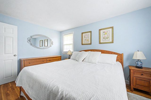 592 Pond St, Franklin, MA 02038