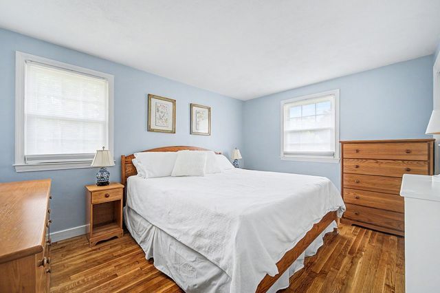 592 Pond St, Franklin, MA 02038