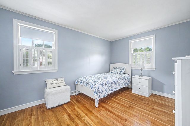 592 Pond St, Franklin, MA 02038