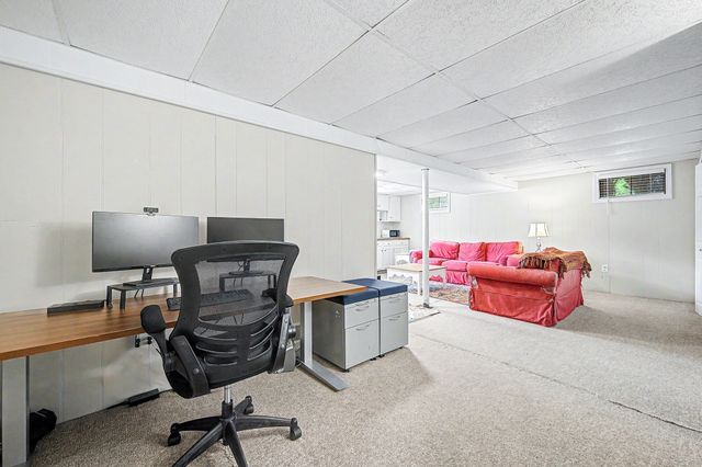 592 Pond St, Franklin, MA 02038