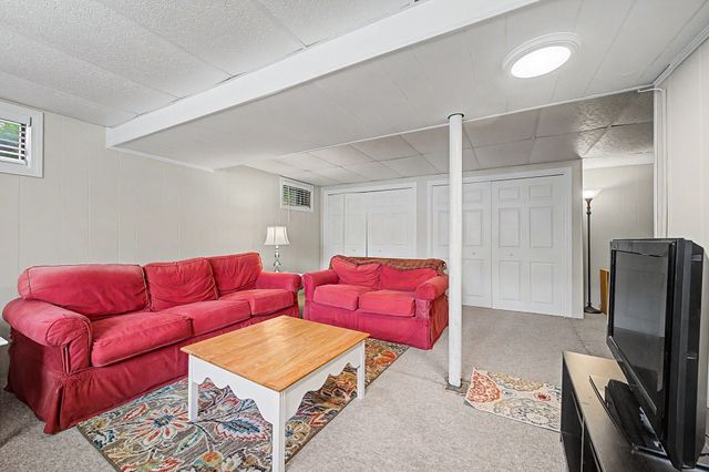 592 Pond St, Franklin, MA 02038